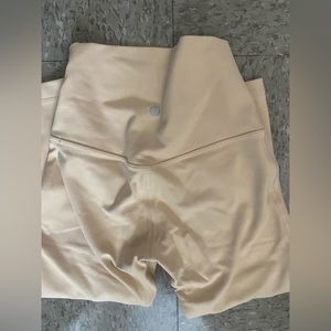 Lululemon Wondertrain size 2 leggings, never worn just did not like the color